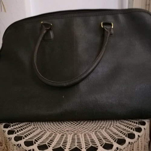 Women’s gray leatherette handbag like new 30x60