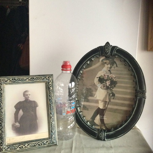 Set of 2 photographic frames oval ceramic and wooden