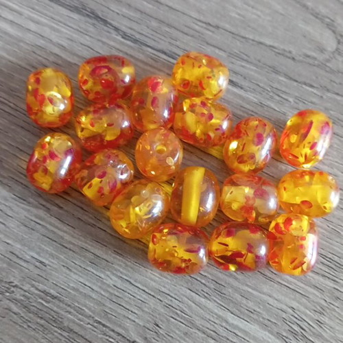 Acrylic crackle beads orange shade 15 mm, pack of 18
