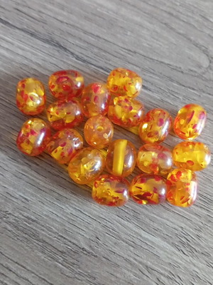 Acrylic crackle beads orange shade 15 mm, pack of 18
