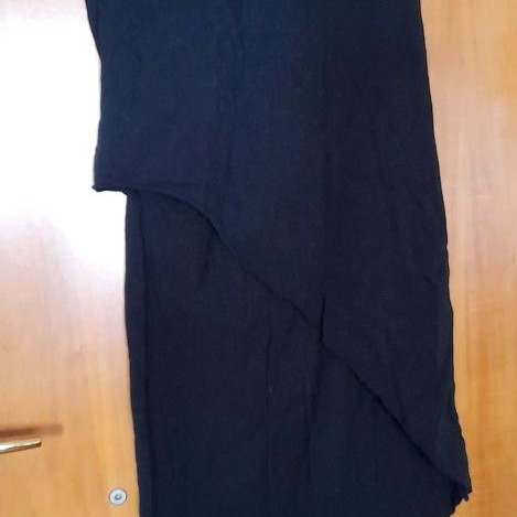 T shirt black with asymmetric cut like new, size medium