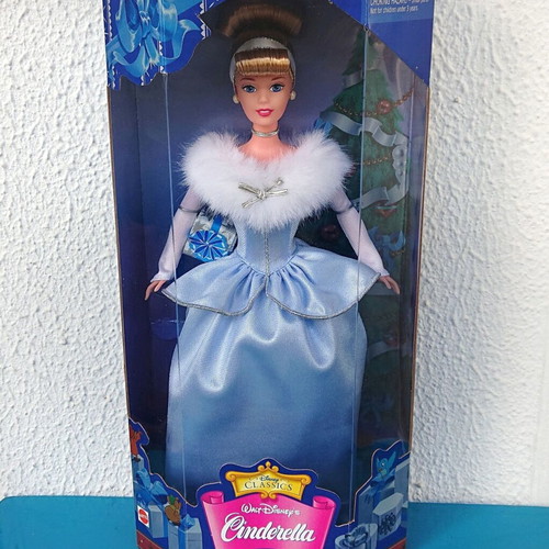 Cinderella Doll Disney Classics Special Holiday Edition 1999 New