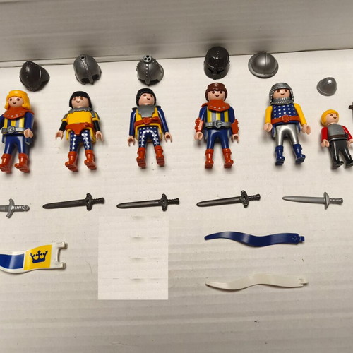 Playmobil medieval knights set like new with flags and swords