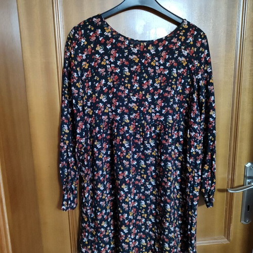 Floral mini dress L like new with crisscross detail on back