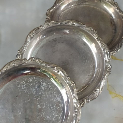 Decorative plates used, set