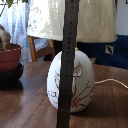 Table lamp with white ceramic base and gold leaf details, like new