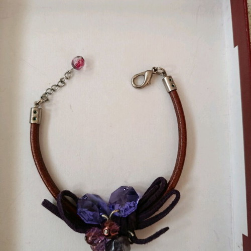Jewelry set earrings and bracelet with purple stones and leather tie like new