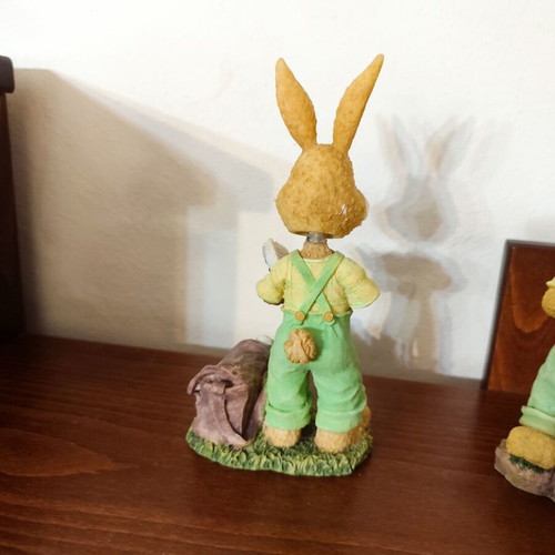 Decorative rabbit set like new with spring