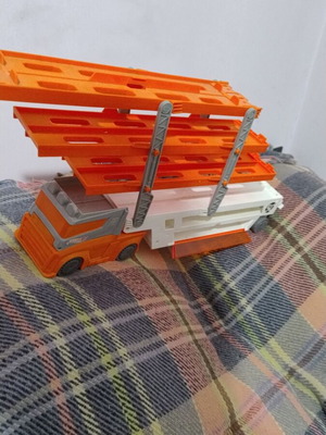 Hot Wheels Six-Level Truck Garage like new