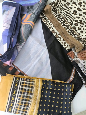 Set of 5 women's scarves used, various designs and colors