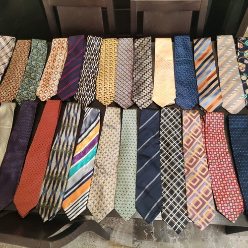 Branded ties like new, pack of 30 pieces