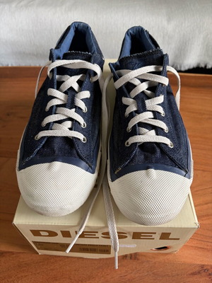 Πάνινα παπούτσια Diesel sneakers 44 σαν καινούργιο, άσπρο και μπλε