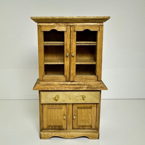 Wooden miniature furniture for dollhouse or decoration