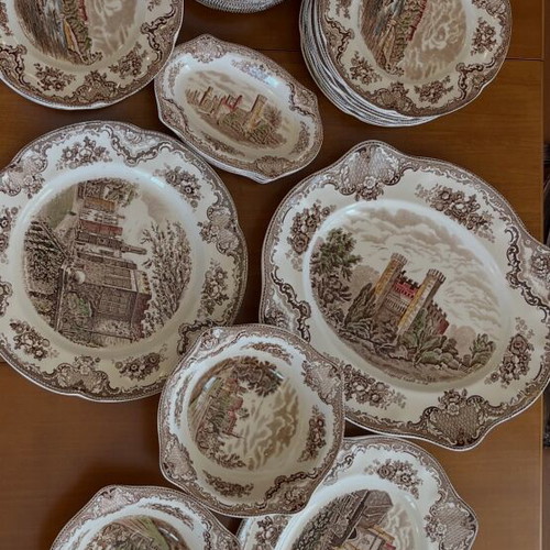 Old Britain Castles Johnson Brothers 72-piece dinnerware set like new