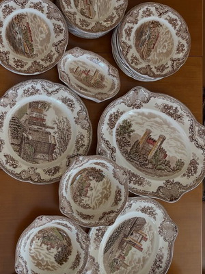 Old Britain Castles Johnson Brothers 72-piece dinnerware set like new
