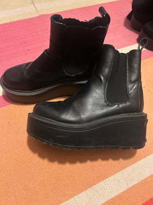 Black platform ankle boots like new, size 37