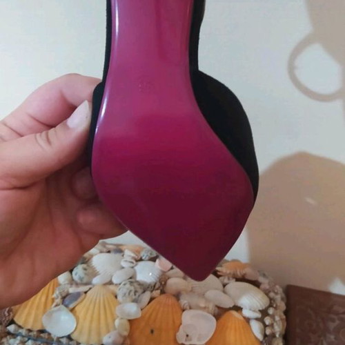 Black high heel with hanging heart new, size 36