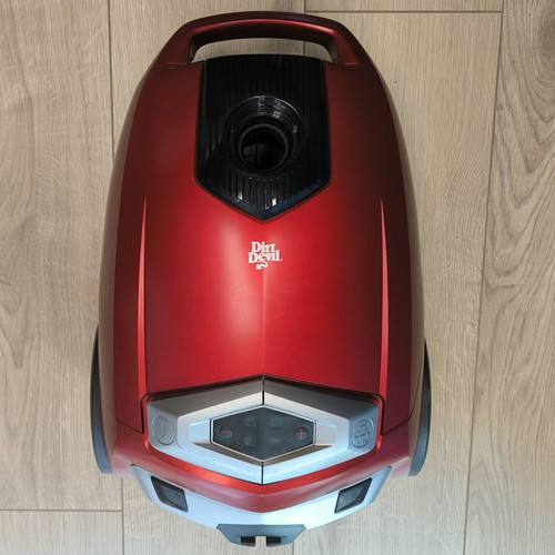 Dirt Devil vacuum cleaner like new with HEPA filter and 750W motor