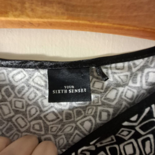 T-shirt like new, black and white pattern, size 50