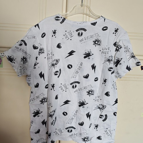 White blouse with unique all-over design like new