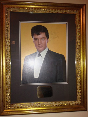 Autograph collection used, largest in Greece