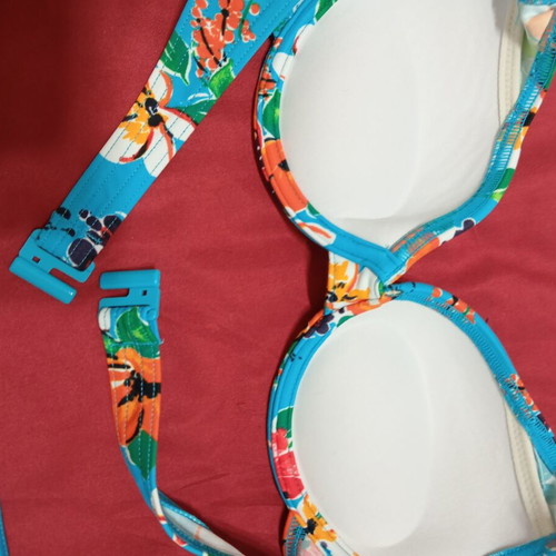 Triumph women's bikini set like new, size 70B top, S M bottom, colorful turquoise