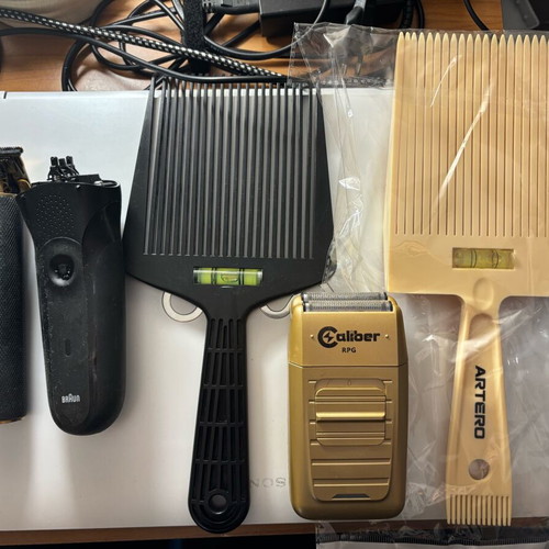 Barber tools like new, 2 Flat Top, Caliber shaver, Kemei trimmer