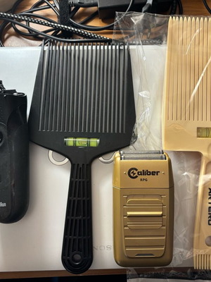 Barber tools like new, 2 Flat Top, Caliber shaver, Kemei trimmer