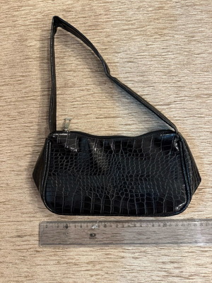 Shoulder bag black croco-effect patent leather like new