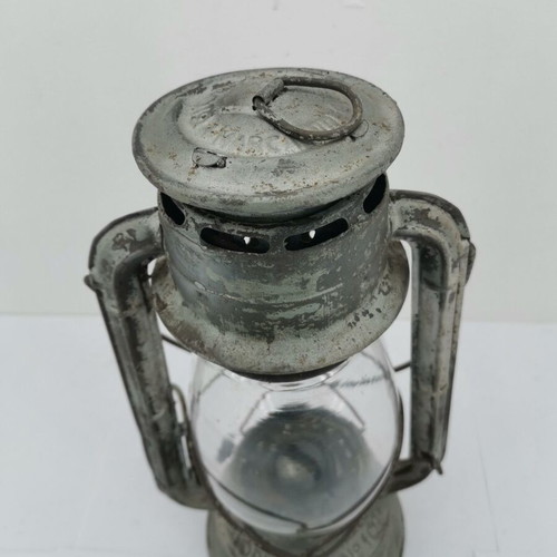 Storm lantern bat used, vintage 1950