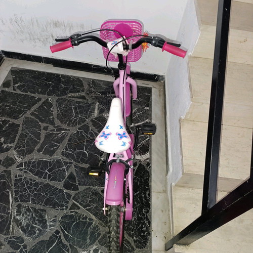 Girl's bicycle 16" wheels used, with basket and stand