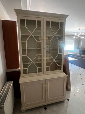 Wooden display cabinet, dining table and 6 chairs used, needs repair