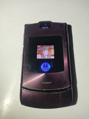 Motorola V3 used, copper color with original battery and charger