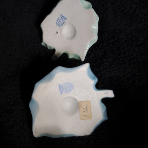 Herend Hungary Porcelain Frog on Lily Pad Set in Vieux Fish Scale Design