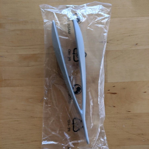 Tupperware plastic tongs new