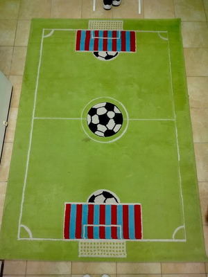 Children's football rug like new with beautiful design and vibrant colors