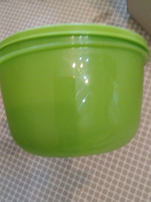 Tupperware container 2 liters new