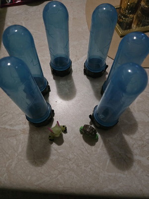 Mr Beast empty capsules used with 2 Mr Beast figures