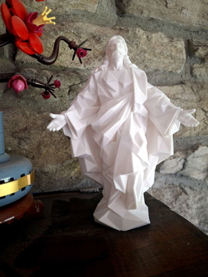 Geometric Jesus statue like new, plastic