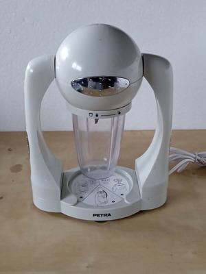 Μηχανή Blender Smoothie maker Petra μεταχειρισμένη με τρεις πλαστικές κανάτες