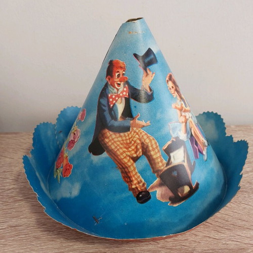 Pierrot paper hats 1970 like new, pack