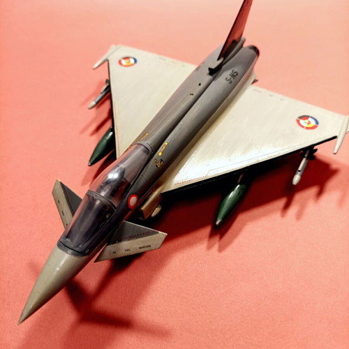 Plastic Eurofighter model 1/72 new, painted and armed