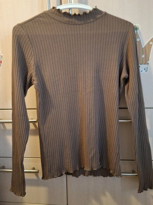 Brown Jdy turtleneck like new, size M