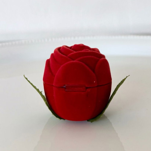 Velvet ring box in red rose shape new