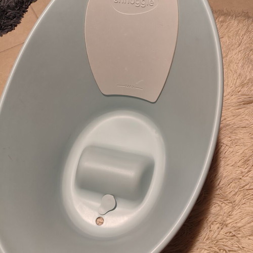 Shnuggle Baby Bath with Drain Plug, Like New