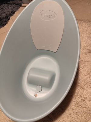 Shnuggle Baby Bath with Drain Plug, Like New