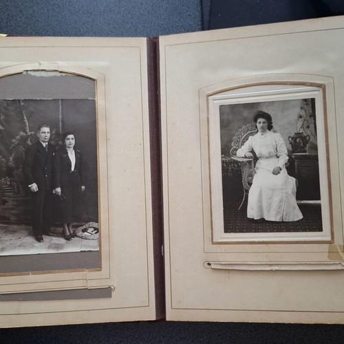 Antique Victorian photo album used, 31 authentic photos (1890-1940)