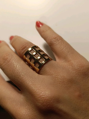 Ring like new, size 17