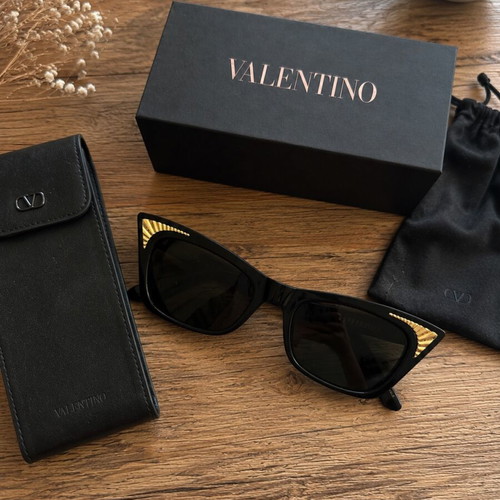 Valentino sunglasses with cat eye shape and gold detail