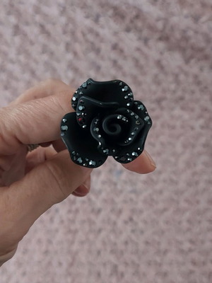 Black rose ring with black rhinestones, like new, adjustable